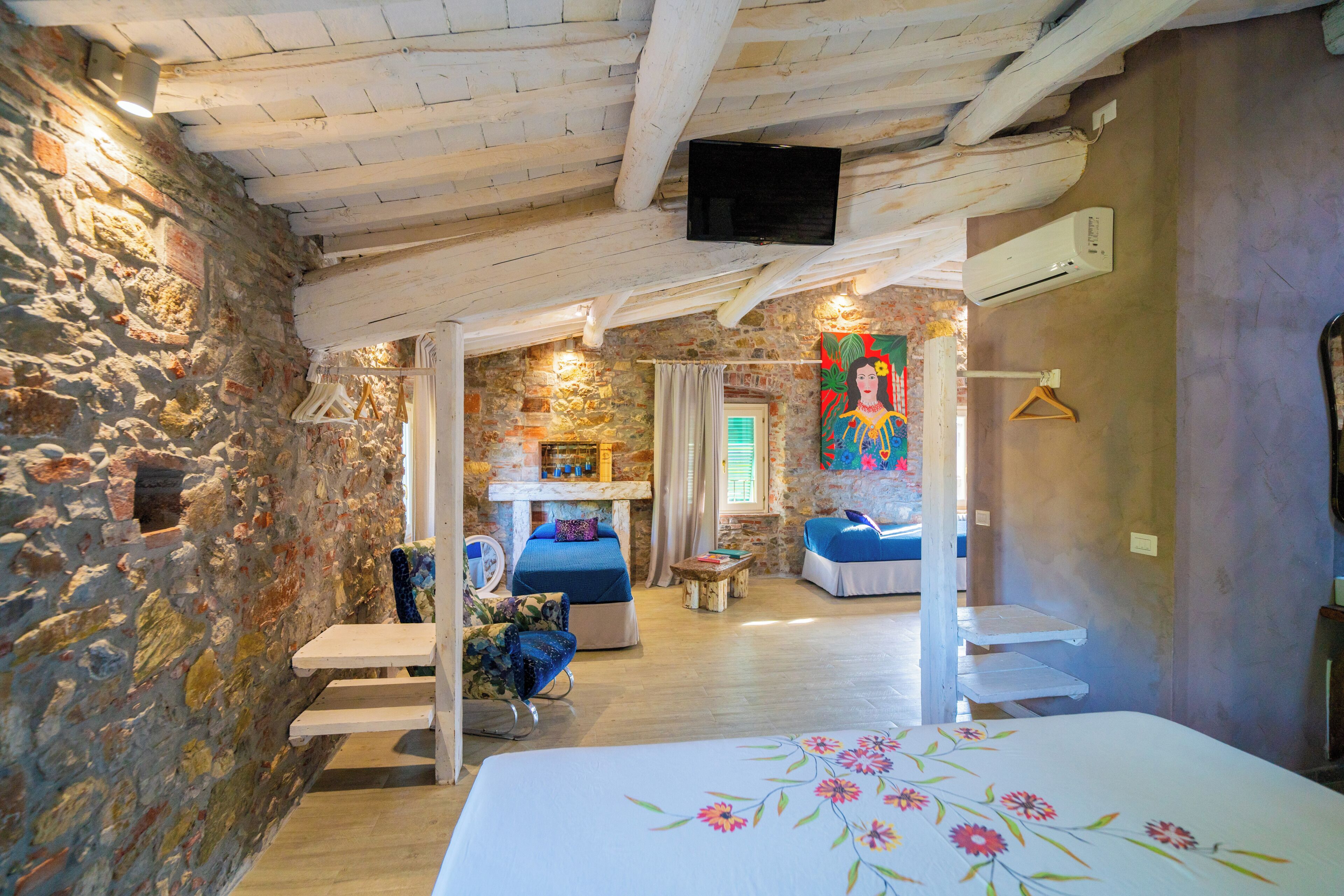 Photo - Inside the Wall