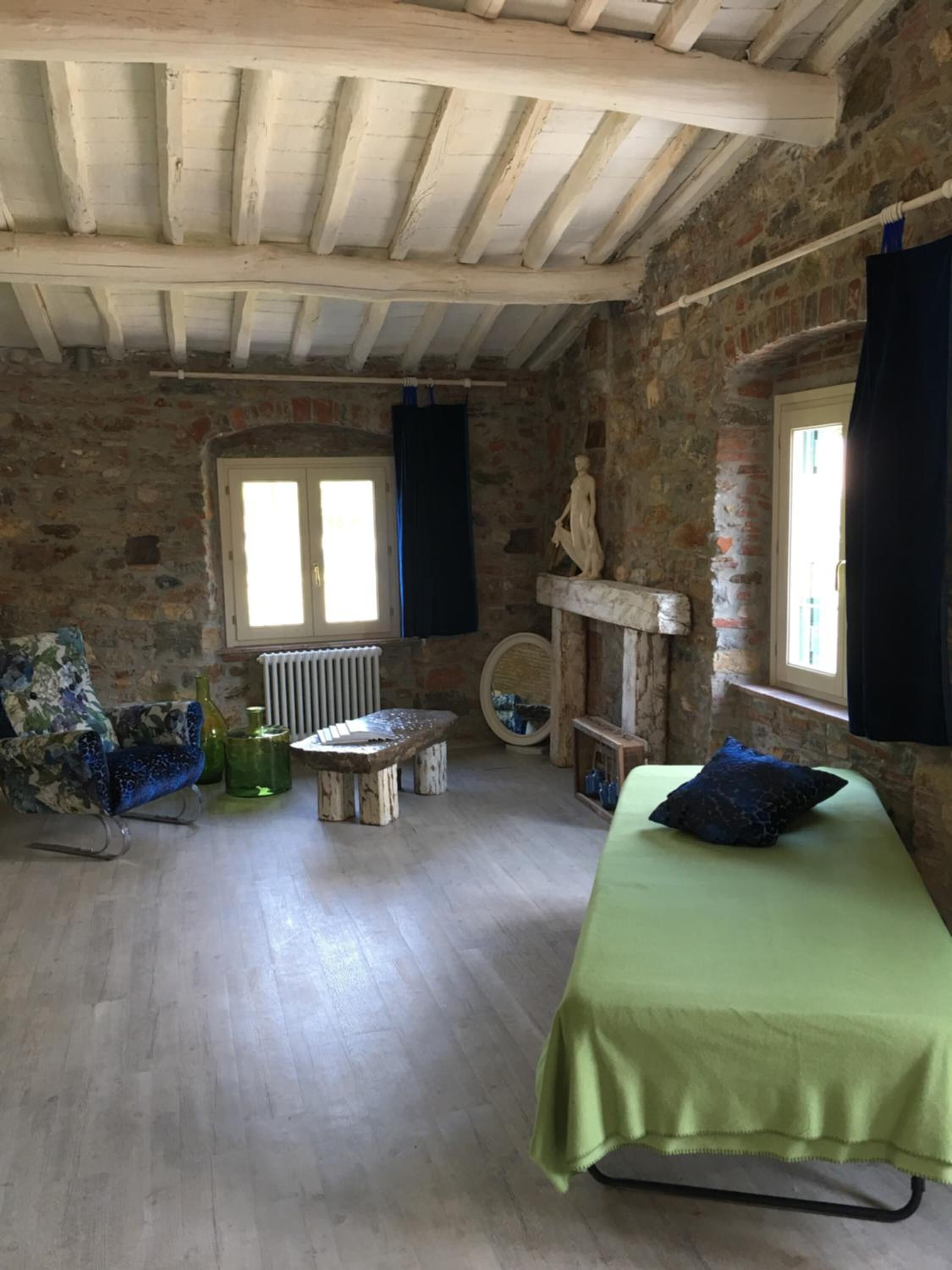 Foto - Inside the Wall