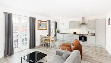 Apartment 2 - Deluxe | Living area | TV