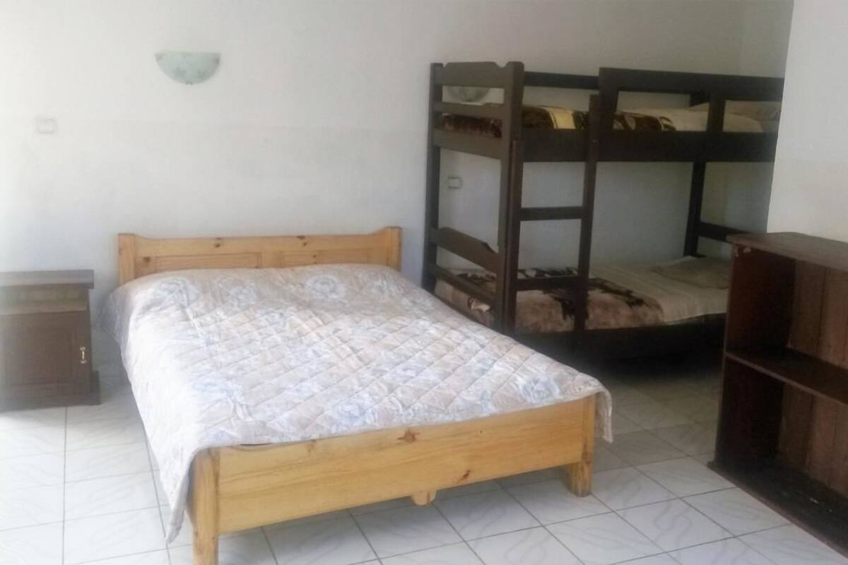 Economy Triple Room, Multiple Beds | Cribs/infant beds, rollaway beds, bed sheets