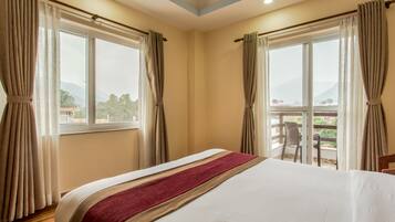 1 Schlafzimmer, hochwertige Bettwaren, Zimmersafe, Schreibtisch