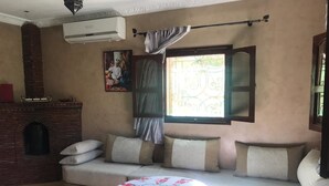 Unclassified image, 3 of 21, button - Villa Ikram (Tiout)