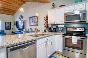 冰箱、微波炉、烤箱、炉灶