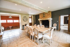 Comfort House, 5 Bedrooms, Private Pool, Pool View | Living area
