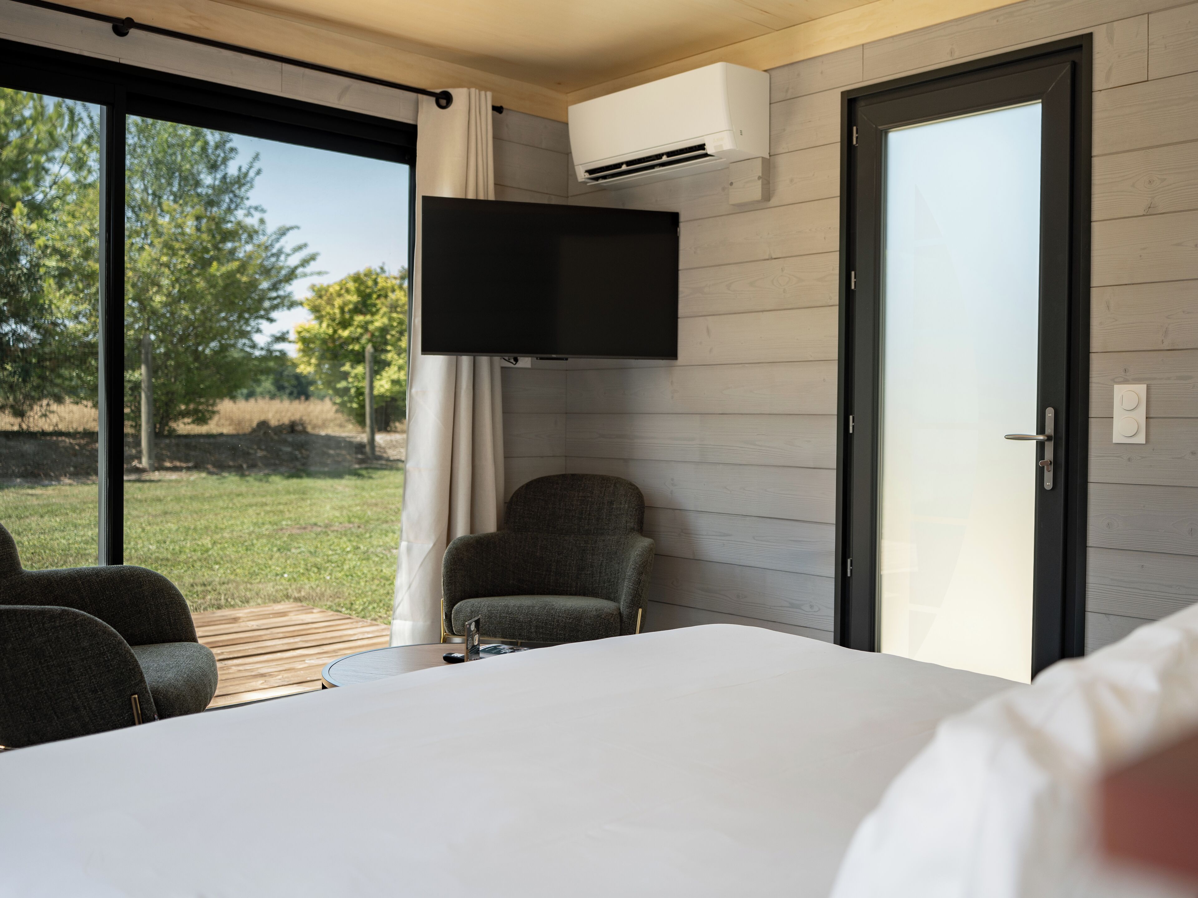 standard double or twin room, terrace, garden view | 1 bedroom, in-room safe, individually decorated, individually furnished