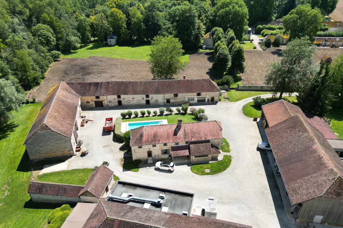 Casa conforto, 5 quartos, piscina particular, vista para a piscina | Cofres nos quartos, individualmente decorados