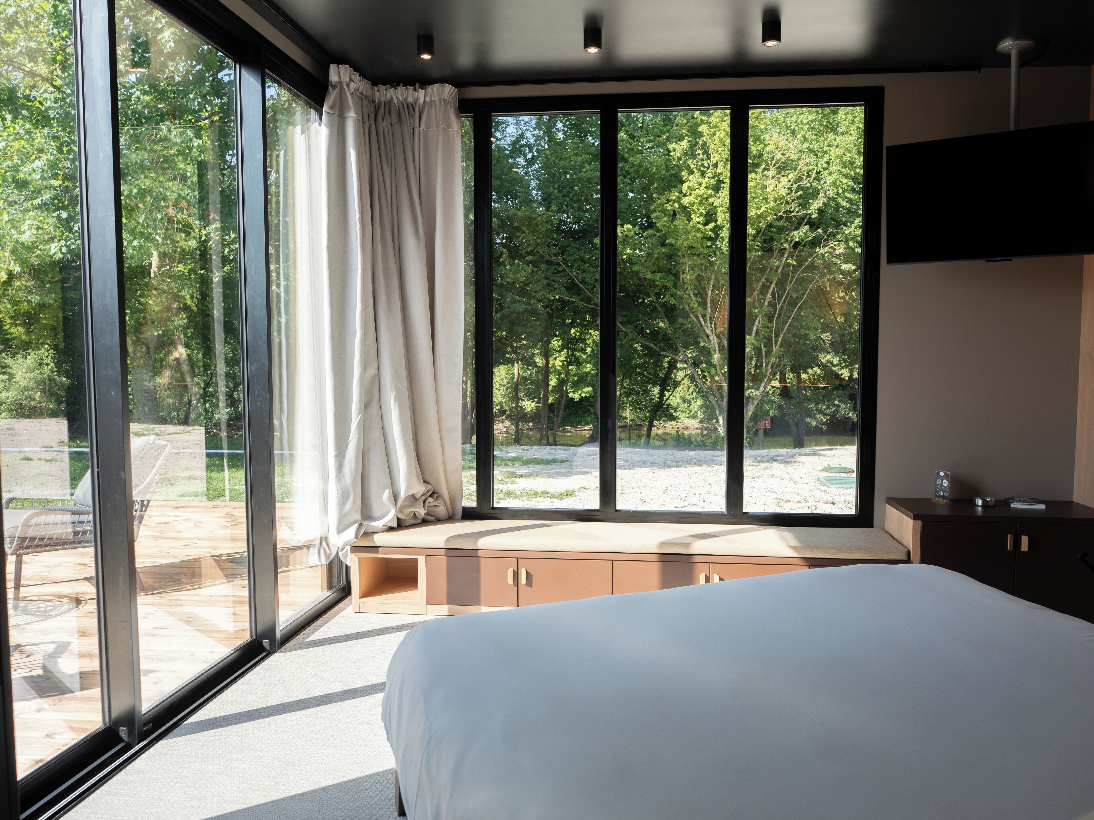 signature double room, terrace, river view | 1 bedroom, in-room safe, individually decorated, individually furnished