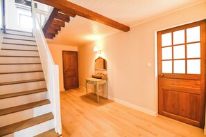 Comfort House, 5 Bedrooms, Private Pool, Pool View | Living area