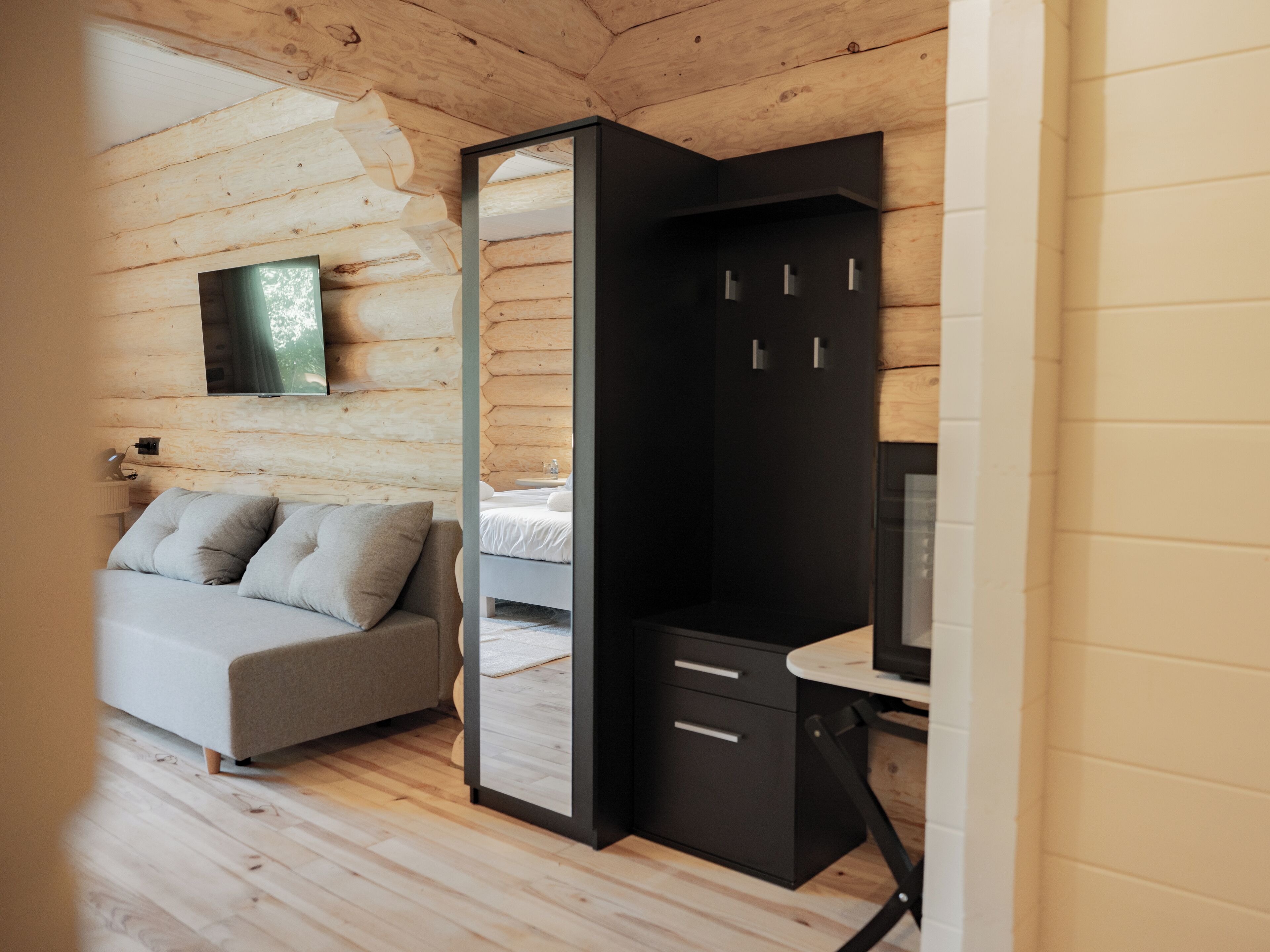 1 bedroom, in-room safe, individually decorated, individually furnished