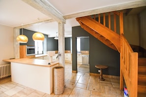 Maison Confort, 5 chambres, piscine privée, vue piscine | Cuisine privée | Machine à expresso, cafetière/bouilloire, bouilloire électrique