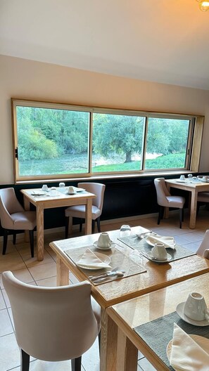 Buffet déjeuner (15 EUR par personne)