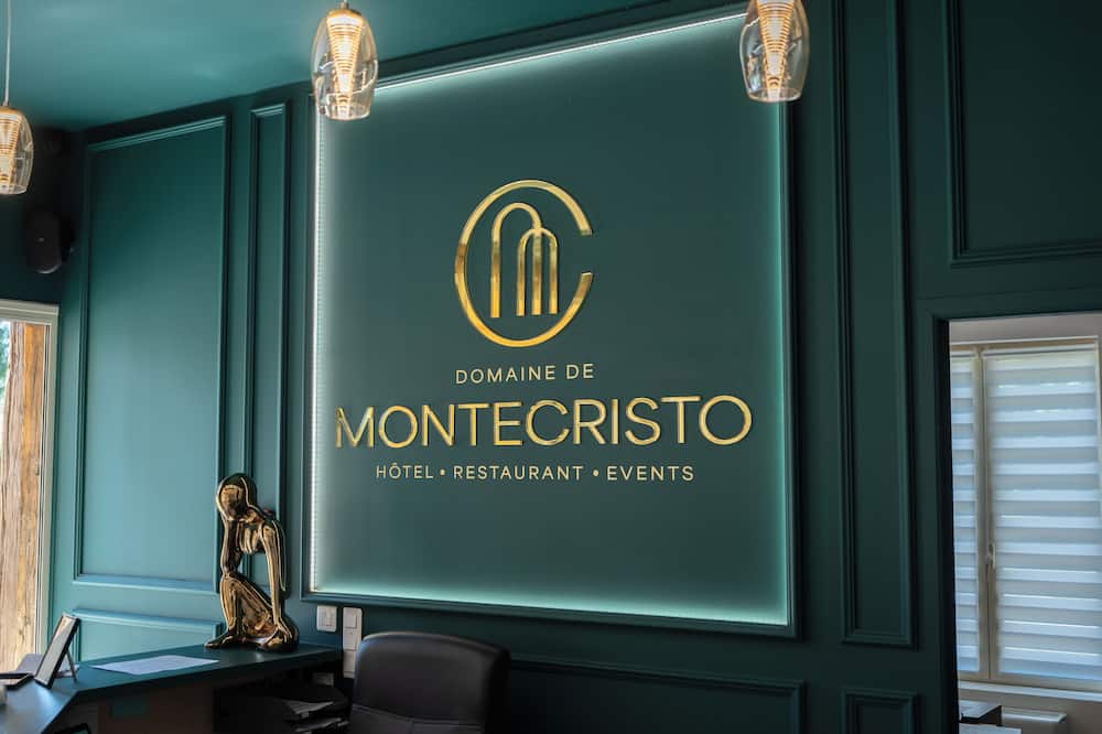 Logis Hôtel-Restaurant Domaine de Montecristo et Gîte l'Évasion Dantès