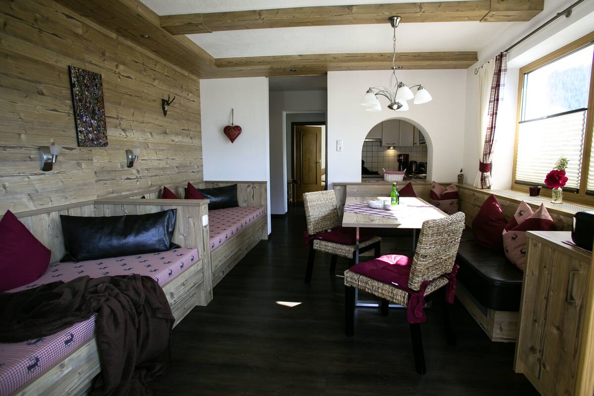 Apartamento, 1 habitación (Zugspitzblick I) | Zona de estar | Una televisión de pantalla plana, un reproductor de DVD
