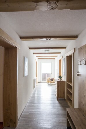 Apartamento, 2 quartos (Lechtaler Alpen) | Área de estar | TV de tela plana, DVD player