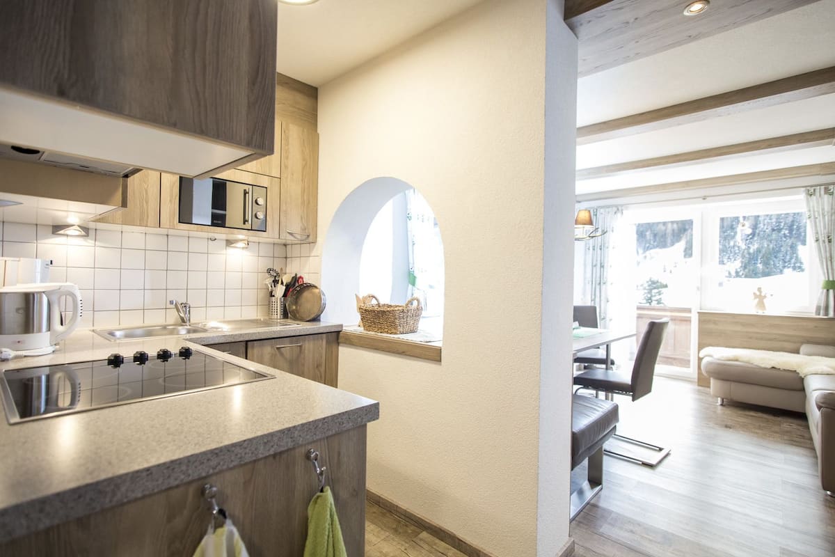 Apartment, 1 Schlafzimmer (Zugspitzblick II) | Eigene Küche | Kühlschrank, Mikrowelle, Herdplatte, Geschirrspüler