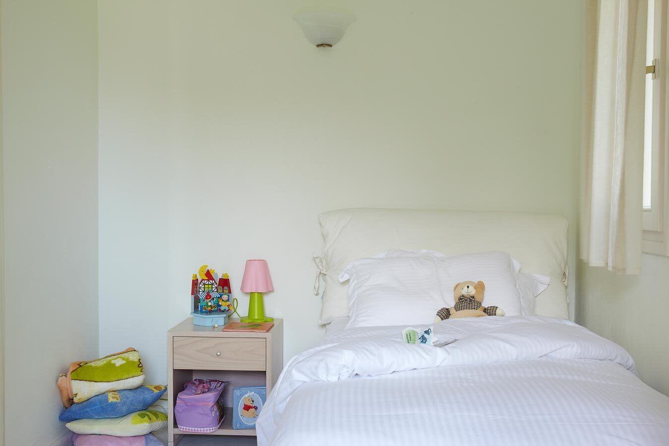 2 bedrooms, in-room safe, desk, iron/ironing board