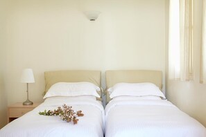 2 Schlafzimmer, Zimmersafe, Schreibtisch, Bügeleisen/Bügelbrett
