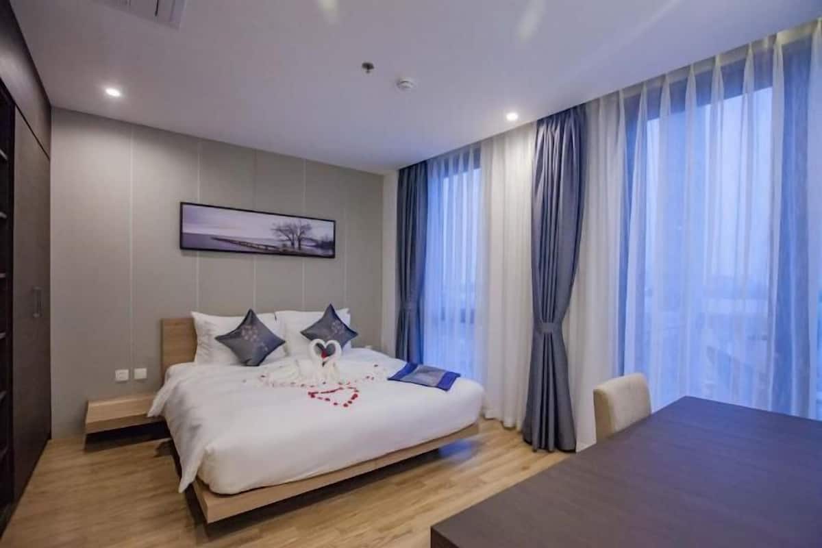1 bedroom, minibar, in-room safe, desk