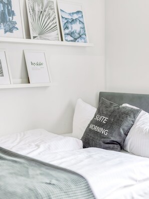 Suite M | Laptop workspace, iron/ironing board, free WiFi, bed sheets