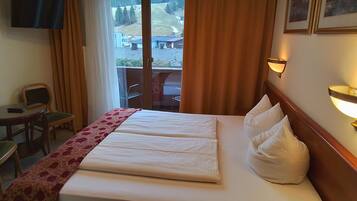 Soundproofing, free WiFi, bed sheets