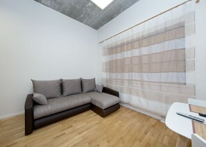 Soundproofing, rollaway beds, free WiFi, bed sheets - LKS Apartments (Tallinn)