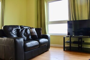 Apartment (3 Bedrooms) | Wohnzimmer