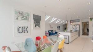Private kitchen - Incredible 5 Bedroom Home Overlooking Queen's Park (London)