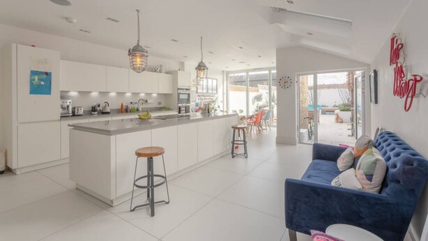 Interior - Incredible 5 Bedroom Home Overlooking Queen's Park (London)