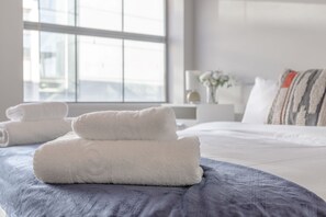 Appartement (2 Bedrooms) | 2 slaapkamers, een laptopwerkplek, een strijkplank/strijkijzer, wifi