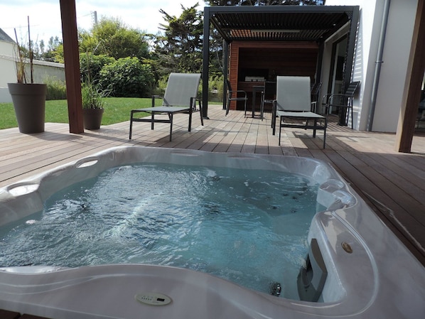 Bain à remous extérieur