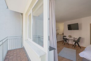 Suite with balcony | Balcony - Limehome Kassel (Kassel)