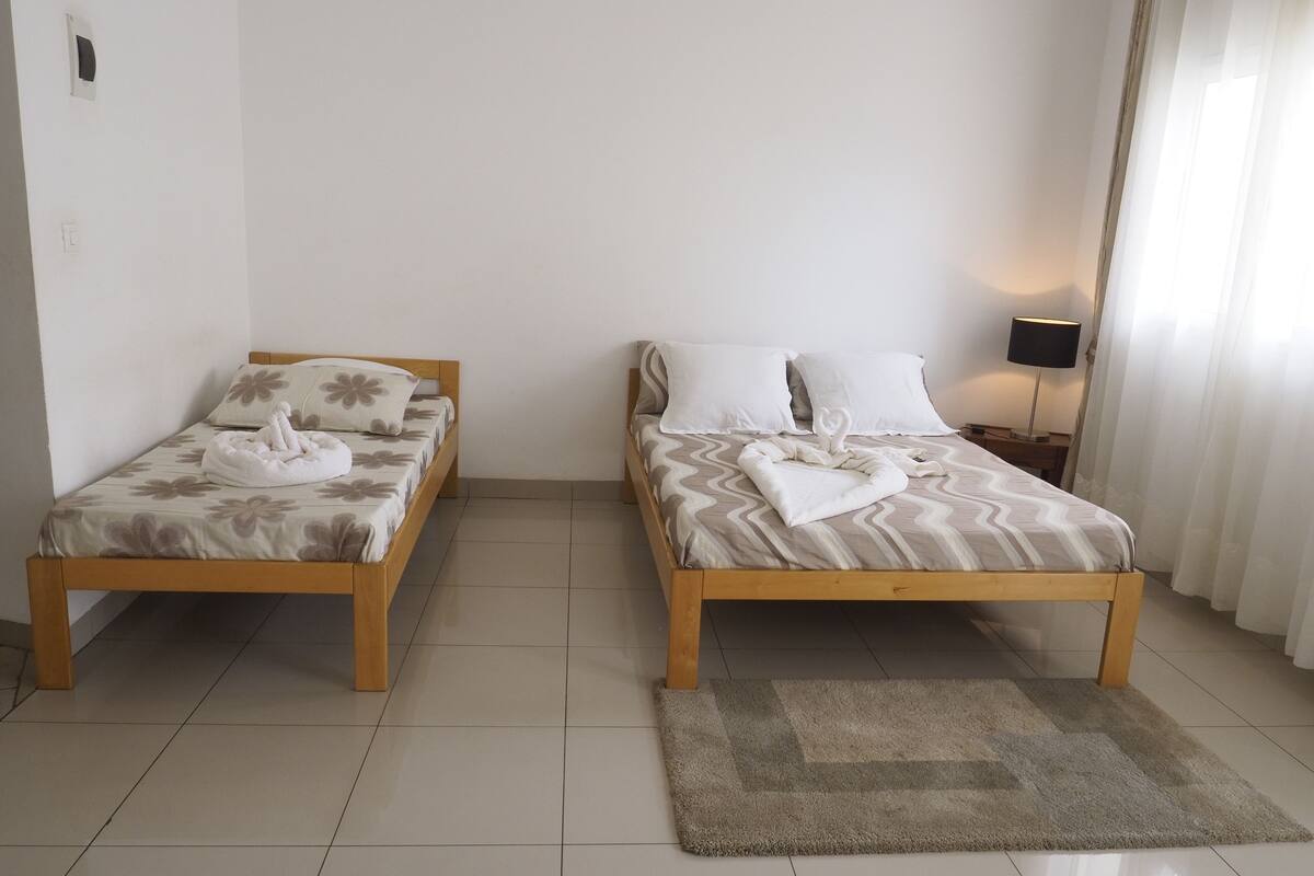 Family Triple Room | Desk, rollaway beds, free WiFi, bed sheets