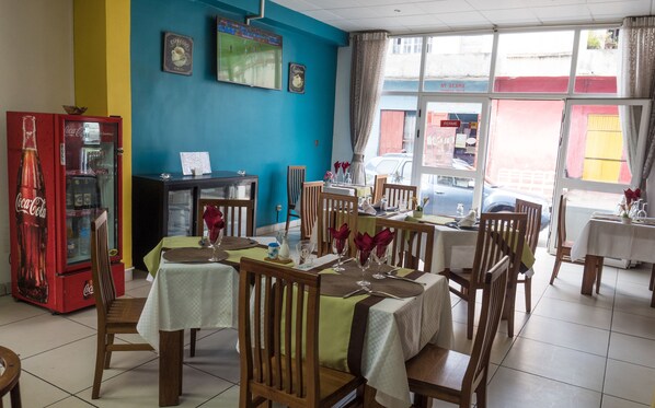 Breakfast, lunch, dinner served; local and international cuisine 