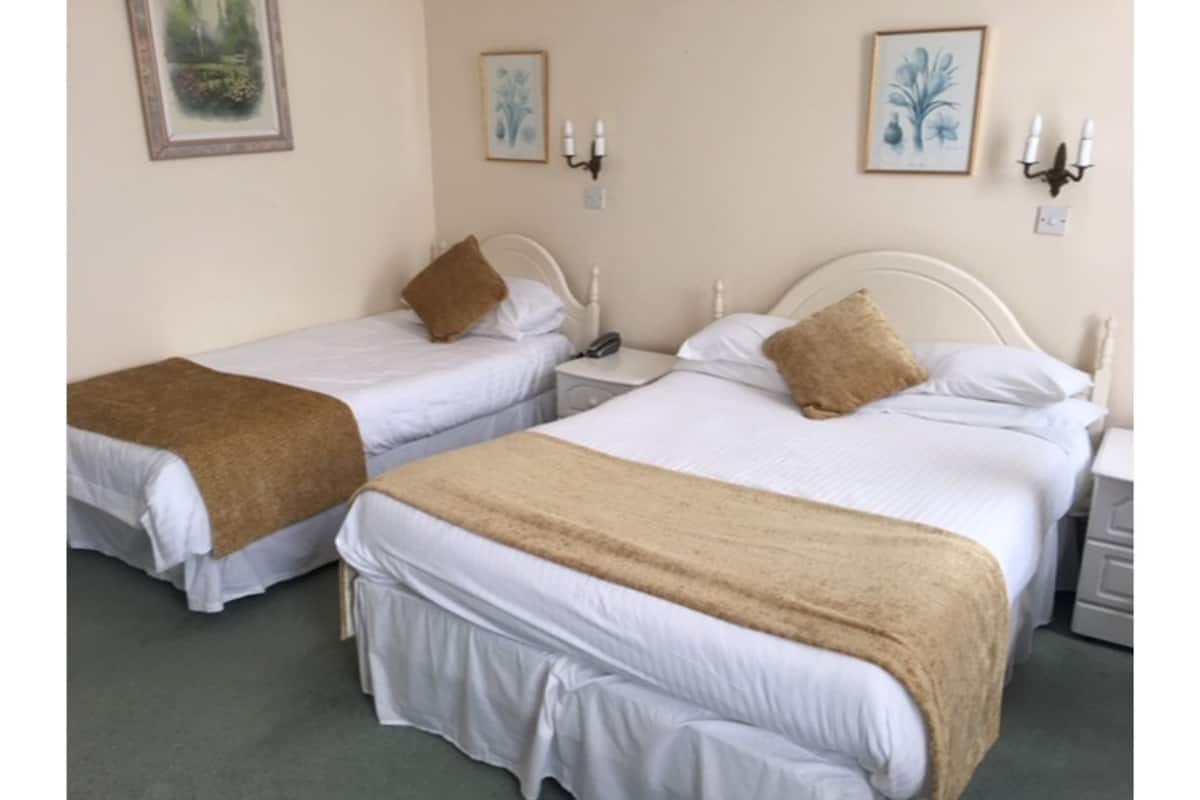 Classic Triple Room, Ensuite