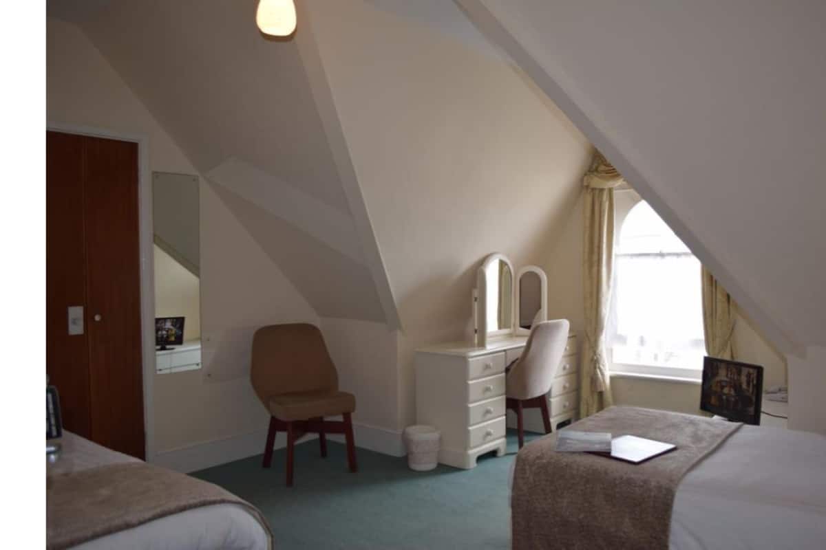 Twin Room, Ensuite