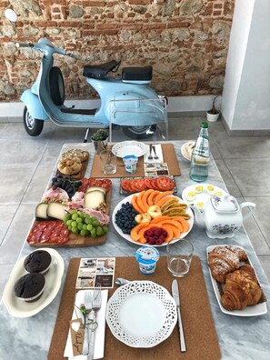 Free daily local cuisine breakfast  - Le Suite Bed & Breakfast - Holiday Home (Polistena)