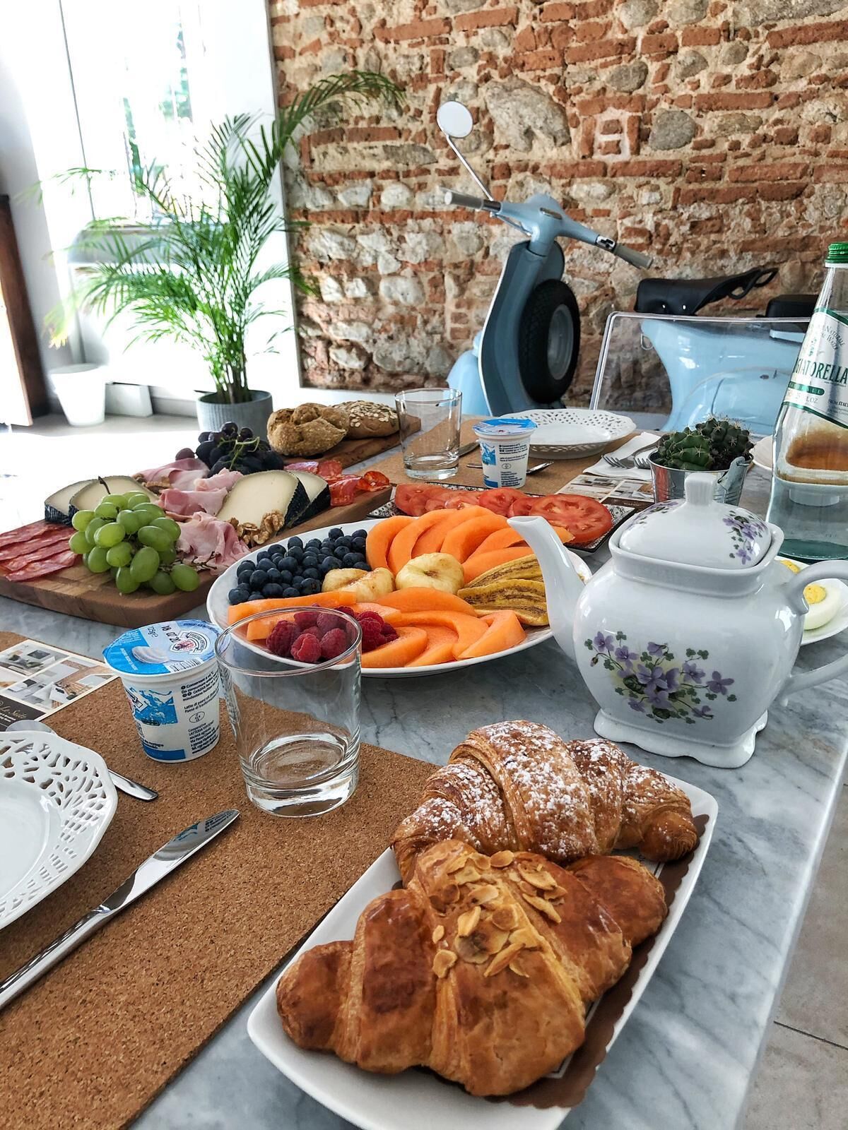 Petit déjeuner composé de spécialités régionales compris tous les jours