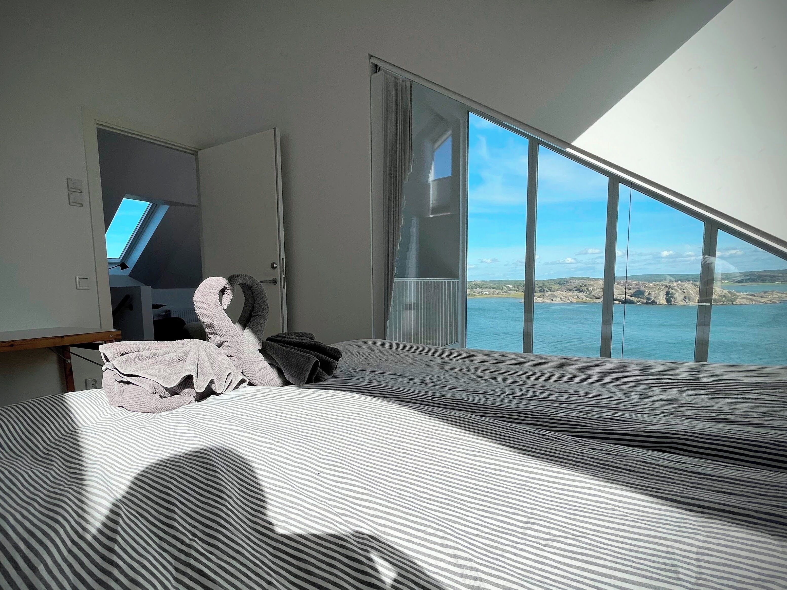 2 bedrooms, desk, iron/ironing board, travel crib