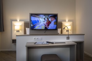 Apartamento Confort | Escritorio, cortinas opacas, sistema de insonorización y cunas (de pago)