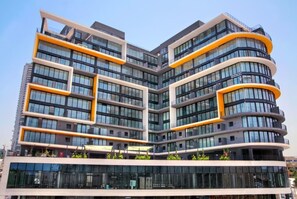 Vista frontal de la propiedad