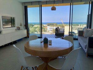 Apartment, 1 Bedroom, Ocean View (503) | Living area
