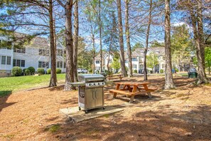 BBQ/picnic Area - Kings Creek Plantation by TripForth (Williamsburg)