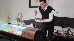 Desk, blackout drapes, WiFi (free), bed sheets - Apparts-Hôtel ISNI (Agadir)