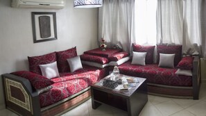 Télévision à écran plat de 32 pouces avec chaînes par satellite