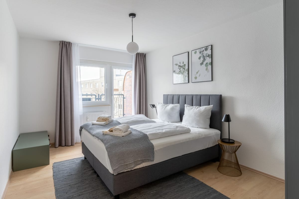 Leilighet, flere senger (Magdeburg Breiter Weg | Two-Bedroom S) | Allergitestet sengetøy, skrivebord for bærbar PC og wi-fi (inkludert)