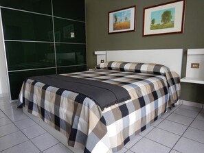 Minibar, laptop workspace, soundproofing, free WiFi