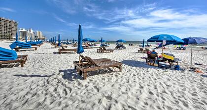 UUSI! Beachfront Condo w / Pool Access & Näkymät!