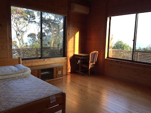 Habitación triple | Escritorio