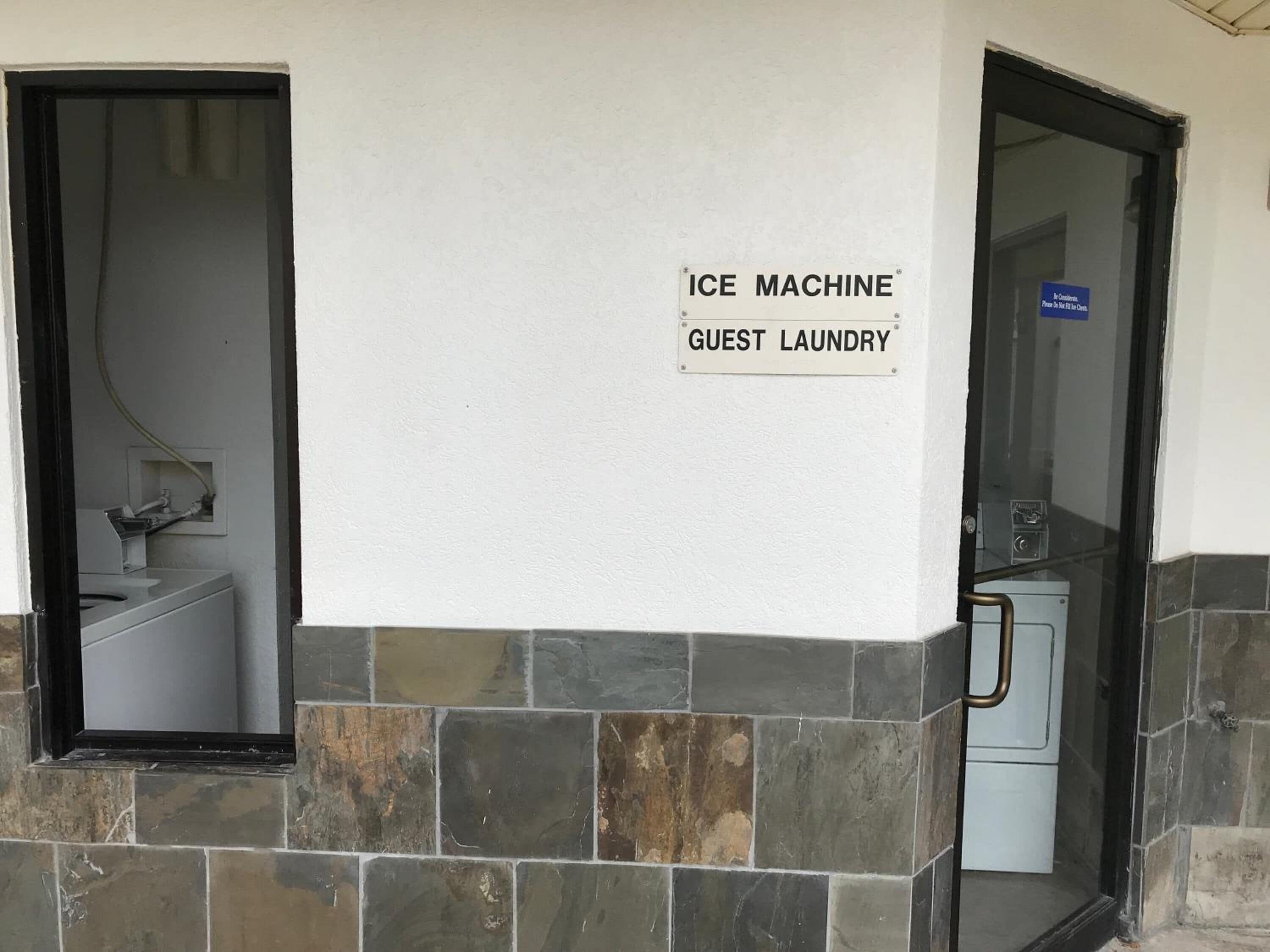 A wall-mounted sign indicating a guest laundry area with an ice machine.