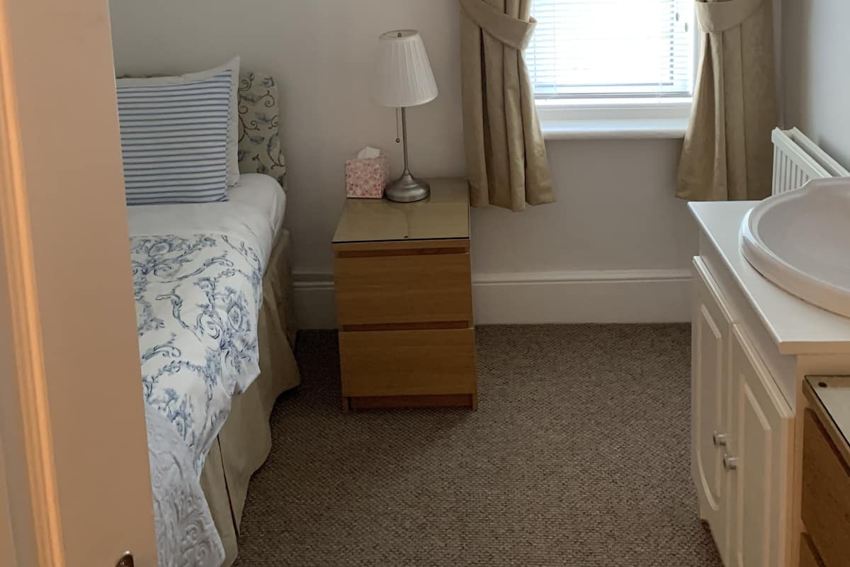 Standard Single Room | 1 bedroom, soundproofing, iron/ironing board, free WiFi